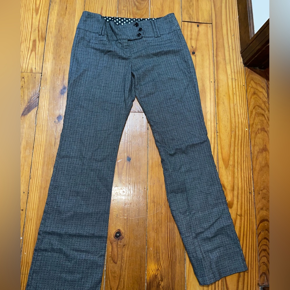 Size 7 black and white dress pants. Good condition bought at kohls. Joe B brand